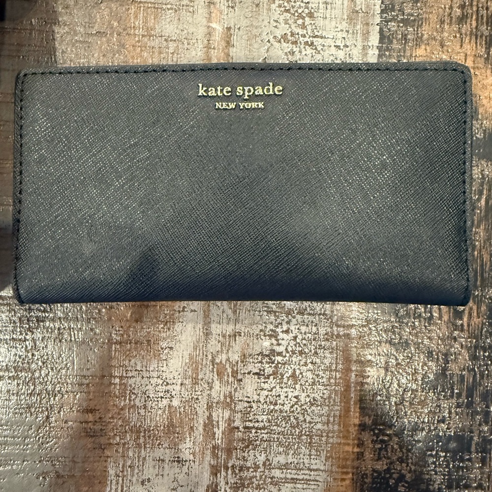 Kate Spade White and Black Crossbody Bag and Wallet Set Add On Key Chain - Picture 2 of 9